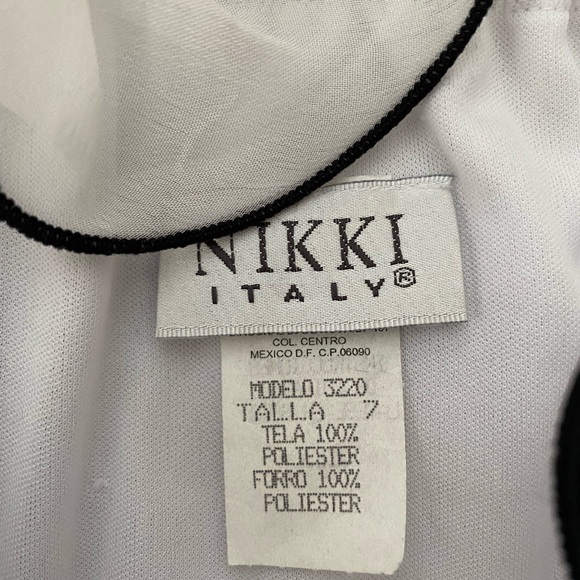 Nikki Italy women's white Sleeveless blouse, size 7(M) Crinkle Ruffles boho - Picture 11 of 15
